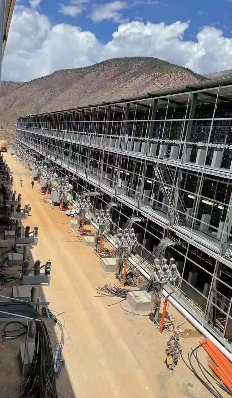 US Bitcoin Mining Farm Operations